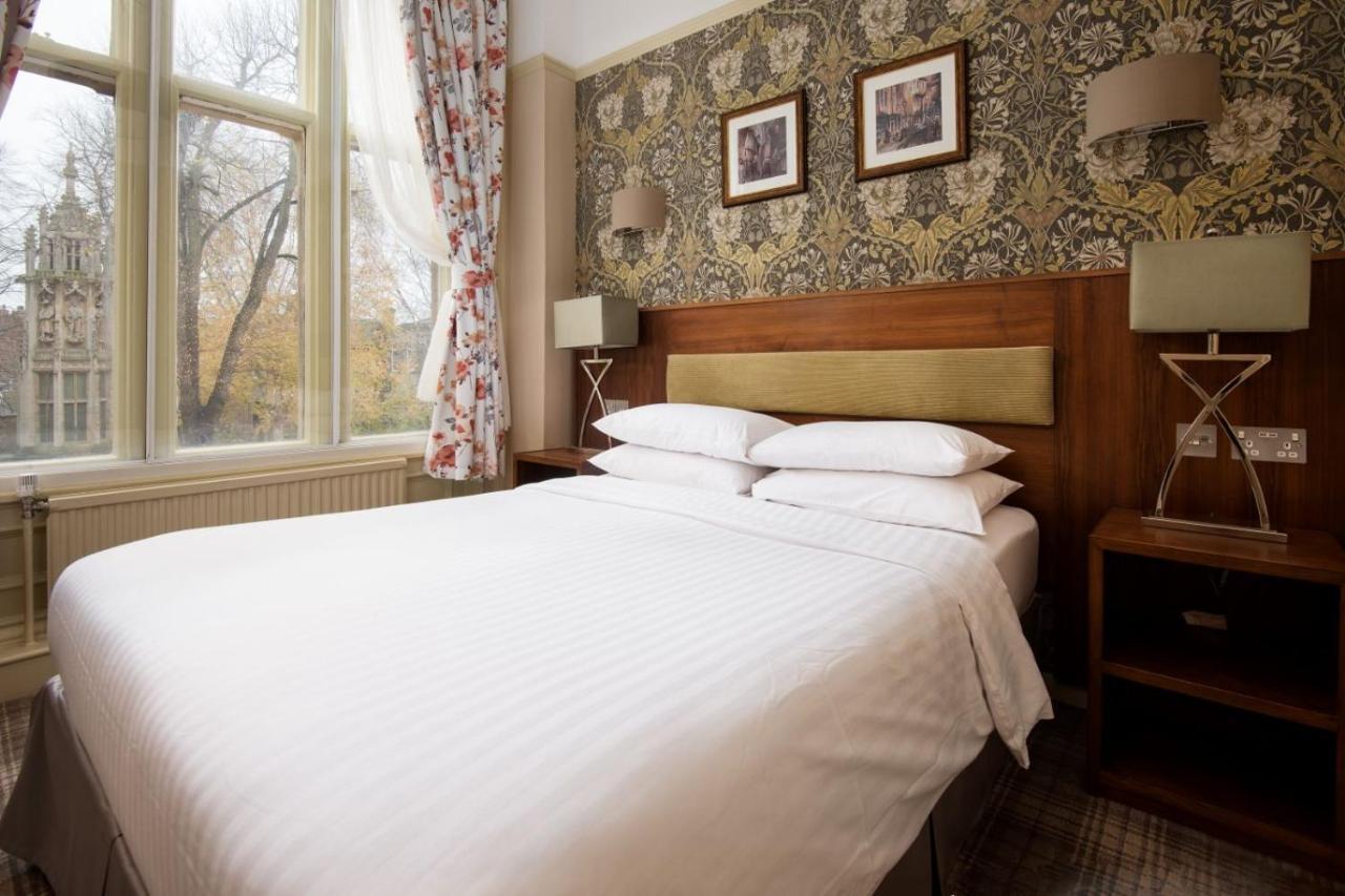 Отель The Dean Court 4*