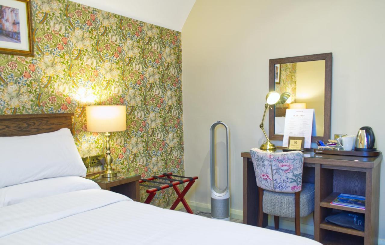 Отель The Dean Court 4*