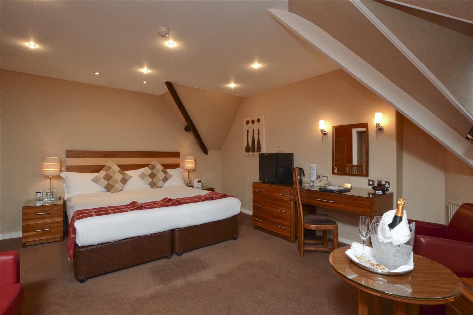 Отель The Dean Court 4*
