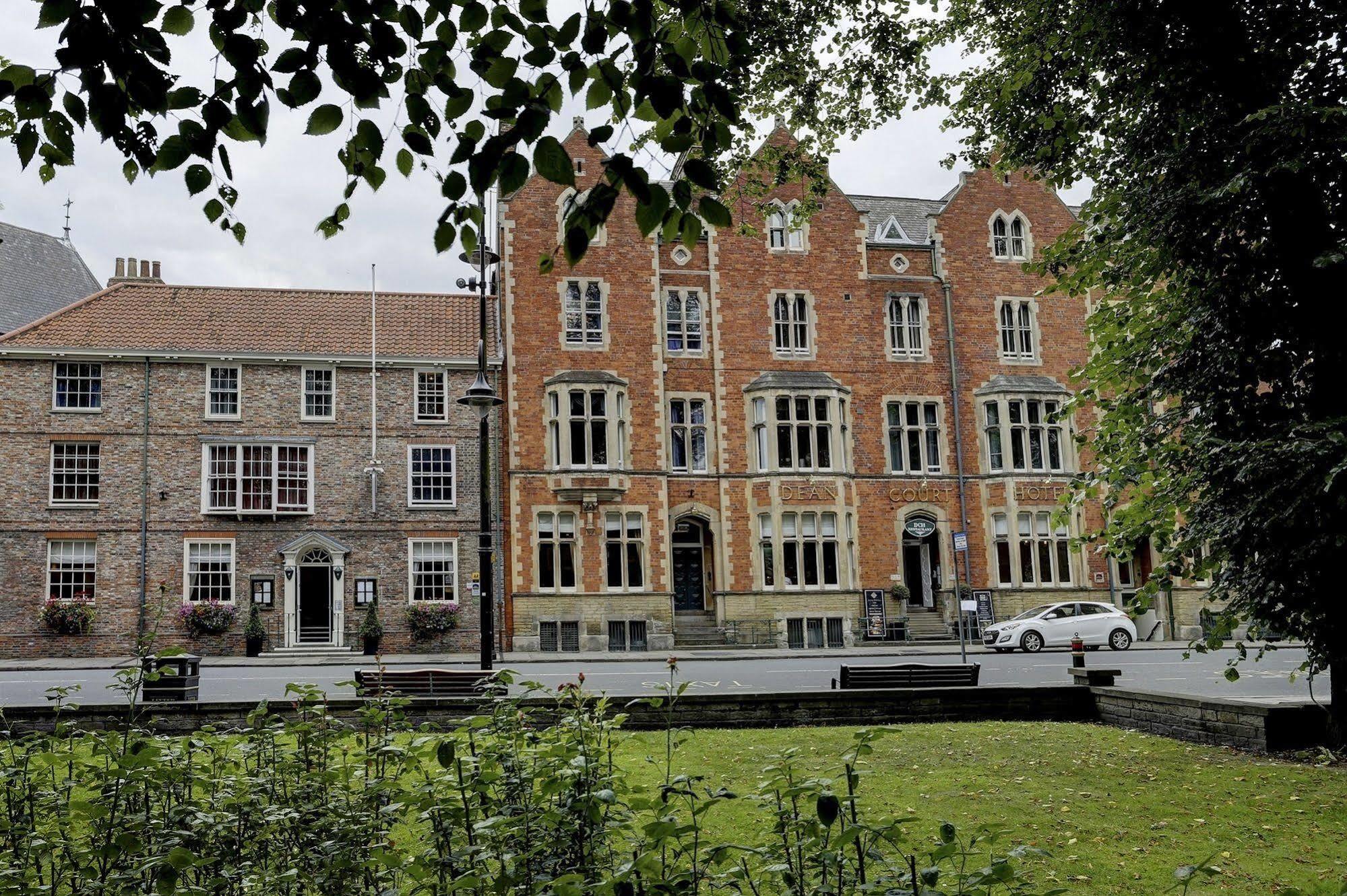 The Dean Court 4* Йорк